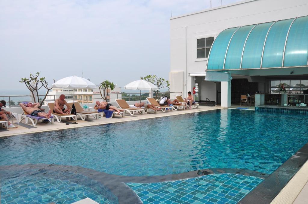 Flipper House Hotel - SHA Extra Plus Pattaya Esterno foto
